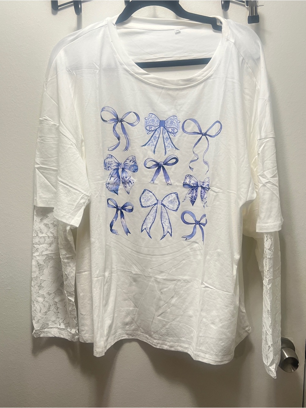 Blue Bow Print Tee w/ Lace Sleeves (sz XXL)